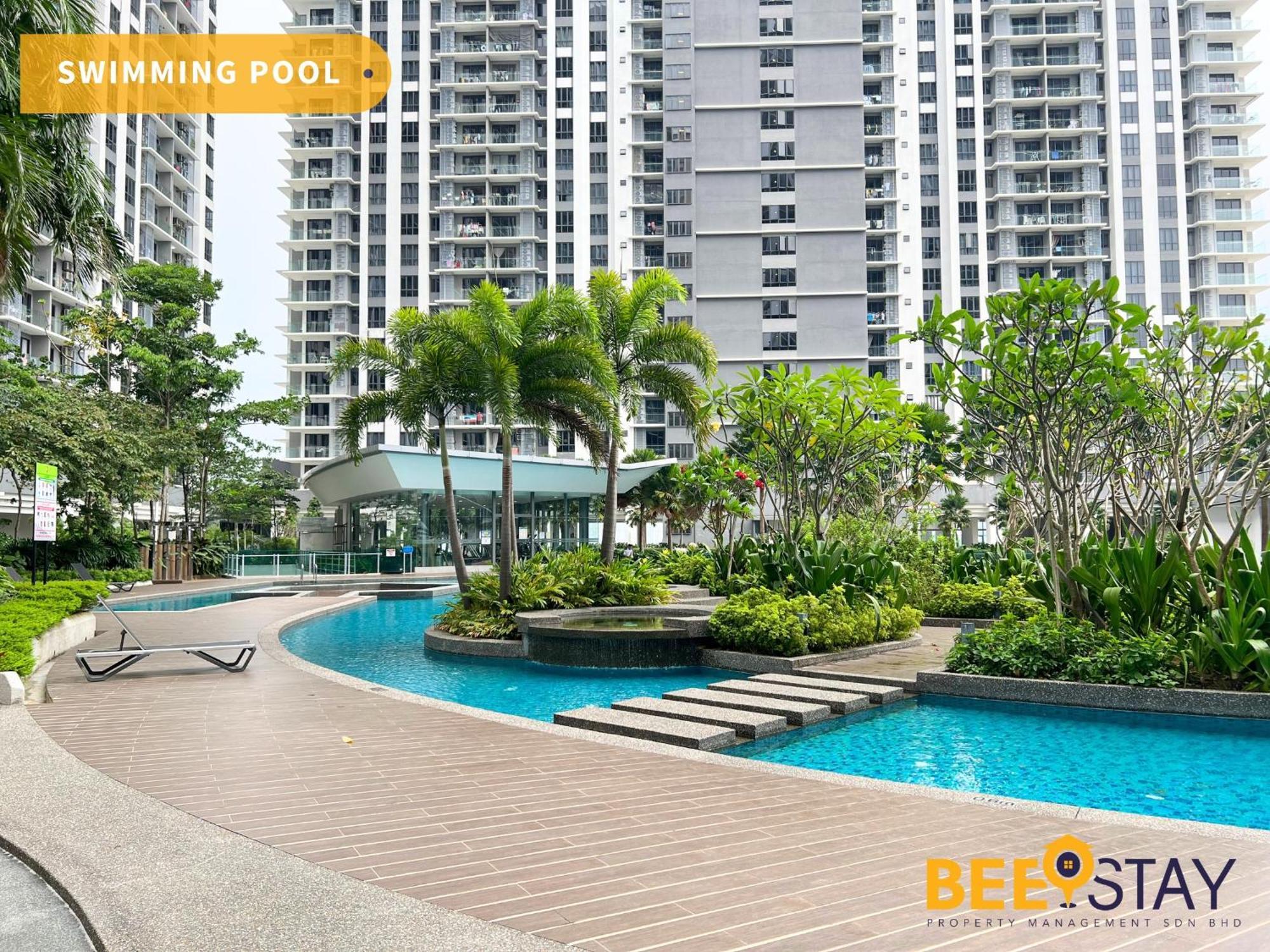 United Point Pool View 8 Pax Walking Distance To Mall Pangsapuri *